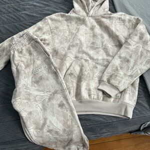 Comfrt Collection Camouflage Hoodie and Sweatpants Silver Birch SIZE MEDIUM